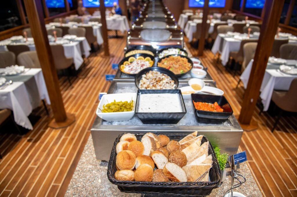 5 Star Dinner Cruise Dubai Marina