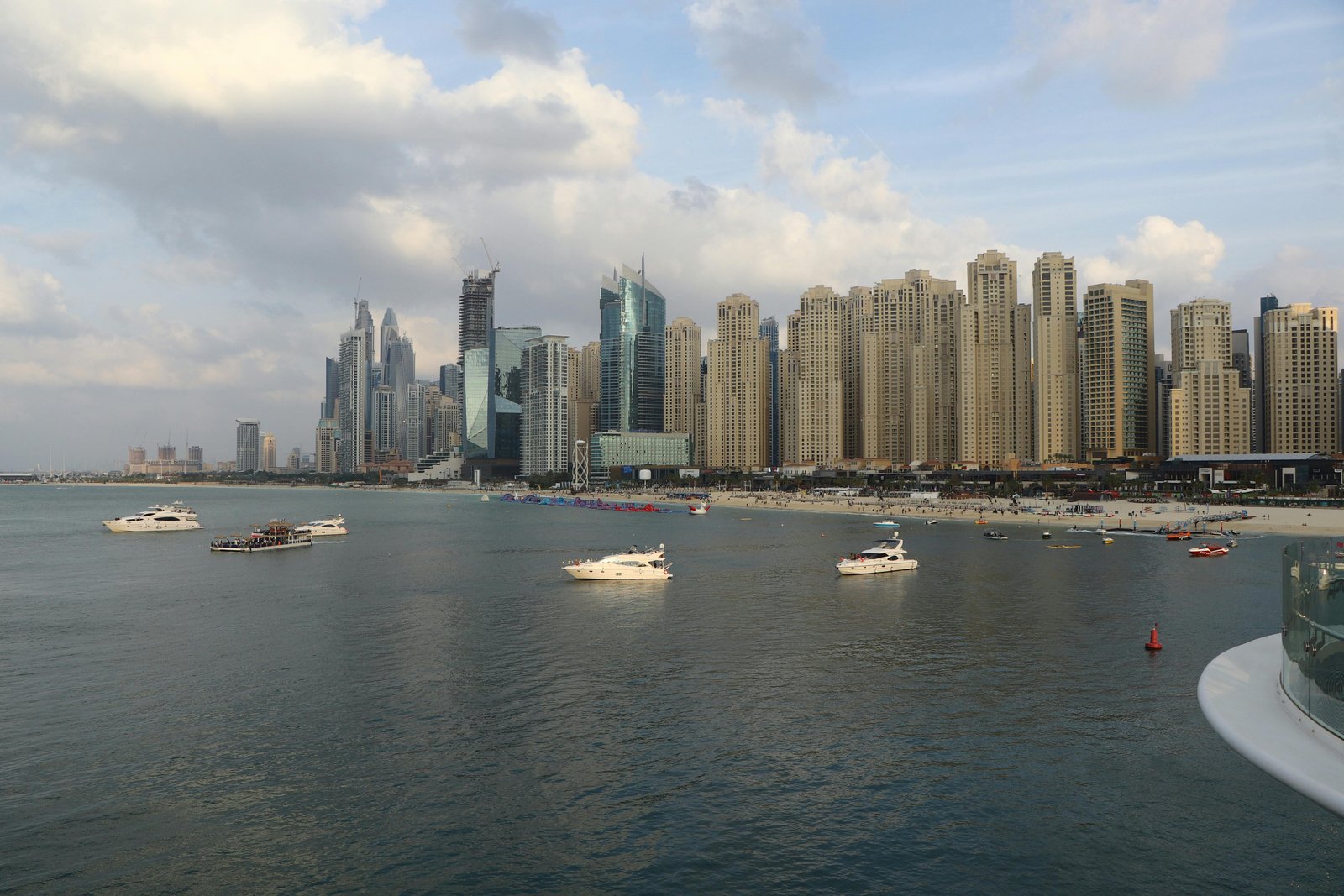Luxury Dinner Cruise in Dubai