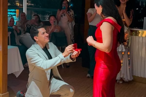 Romantic Couple at dinner cruise dubai marina events